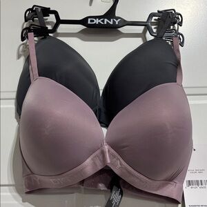 DKNY 2 pack Tee Shirt bras,adjustable straps, soft lightweight padding